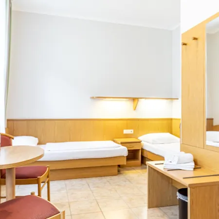 Hotel-Pension Fuenfhaus Wenen Buitenkant foto