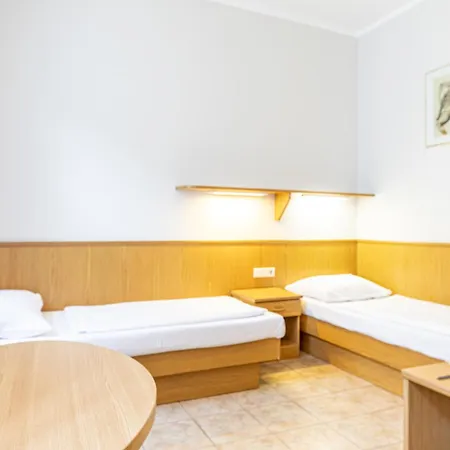 Hotel-Pension Fuenfhaus Wenen Buitenkant foto