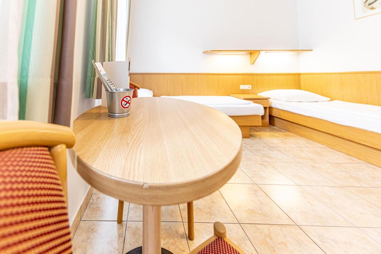 Pensjonat Hotel-pension Fuenfhaus Wiedeń